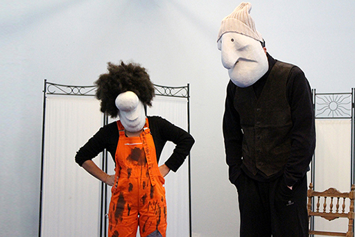 duo de masques larvaires, durant un stage jeu masqué, commedia dell'arte, dirigé par Patrick Forian