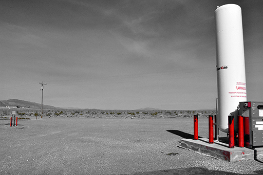 paysage désertique, lost somewhere on the road, photo noir et blanc © Patrick Forian